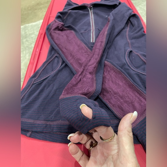 lululemon 4-6 Purple Women's Jacket. Pockets , zipper in back.Xmas gift 🎁 - Picture 5 of 10